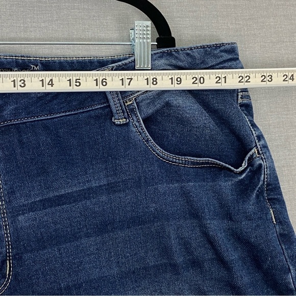 M Jeans by Maurices Mid Rise Womens 24W Reg Red Check Contrast Cuffs Tapered Leg - Picture 9 of 12